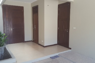 Entrance Overview Second Bedroom, Bathroom and Living Area